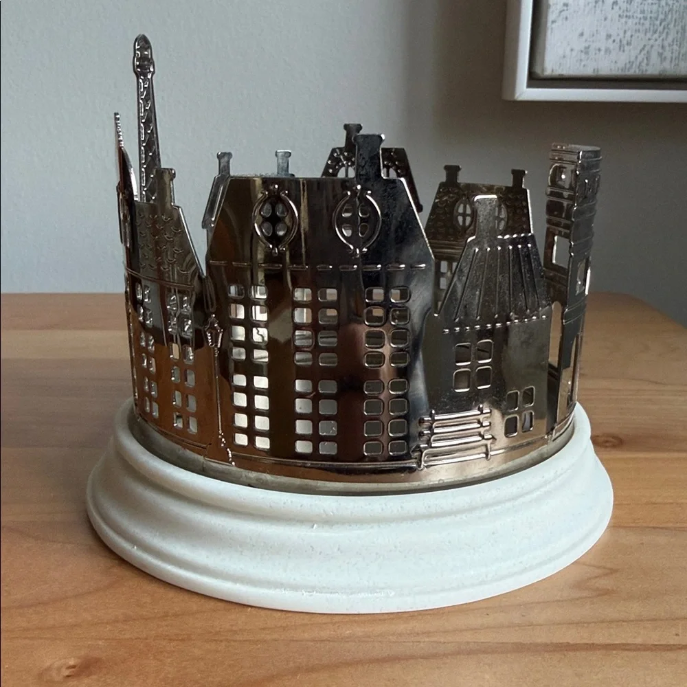 Bath & Body Works Emily in Paris Cityscape 3-Wick Candle Holder Silver / Chrome - Picture 4 of 16